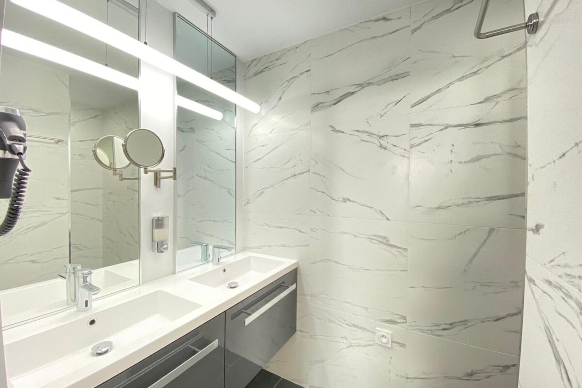 Beautiful 2 Bedrooms 2 Bathrooms Center Of Appartement