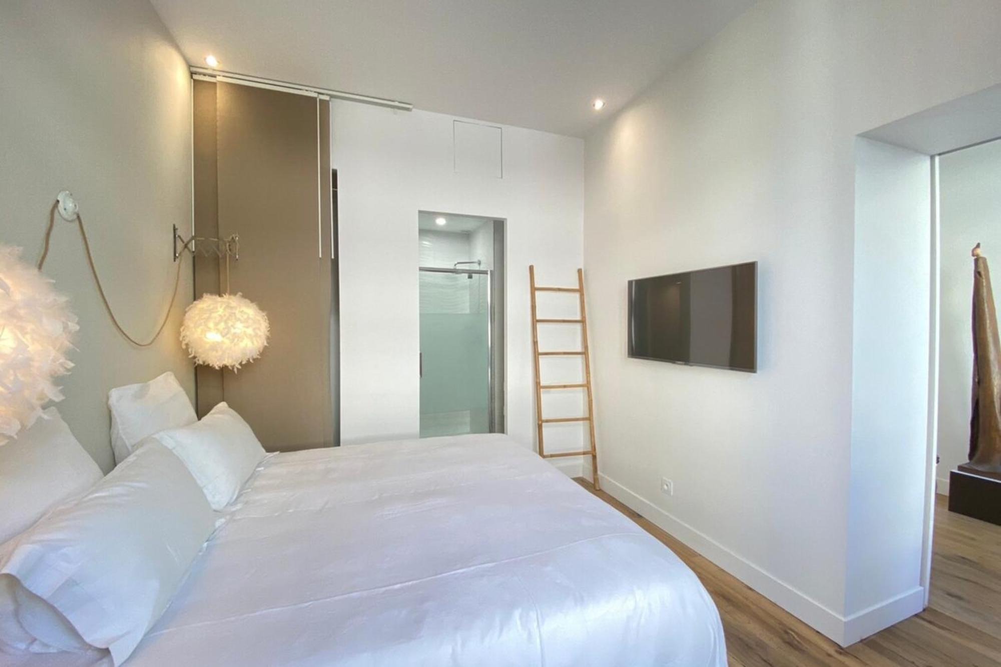 Beautiful 2 Bedrooms 2 Bathrooms Center Of Appartement *