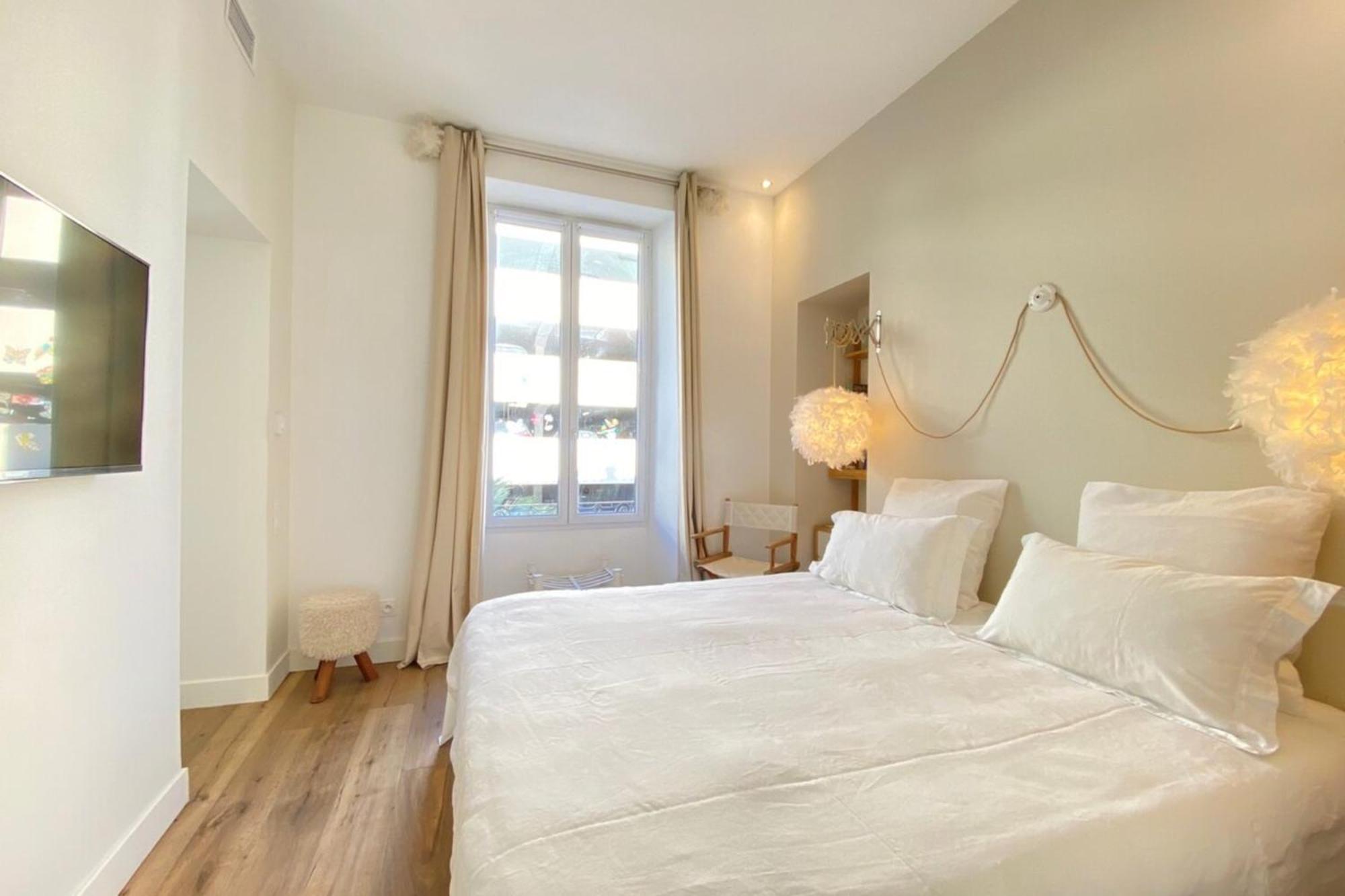 Beautiful 2 Bedrooms 2 Bathrooms Center Of *