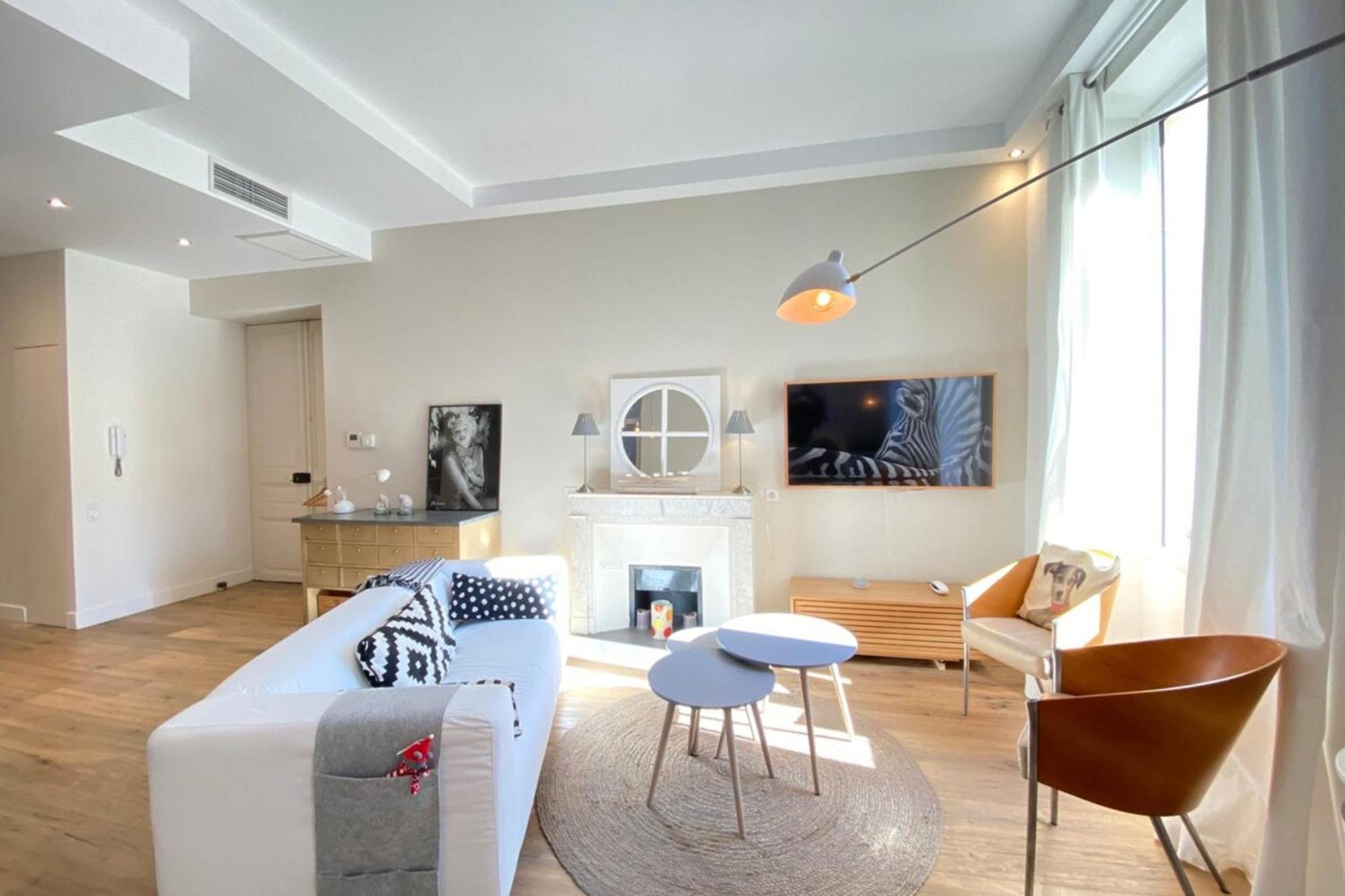 Beautiful 2 Bedrooms 2 Bathrooms Center Of *