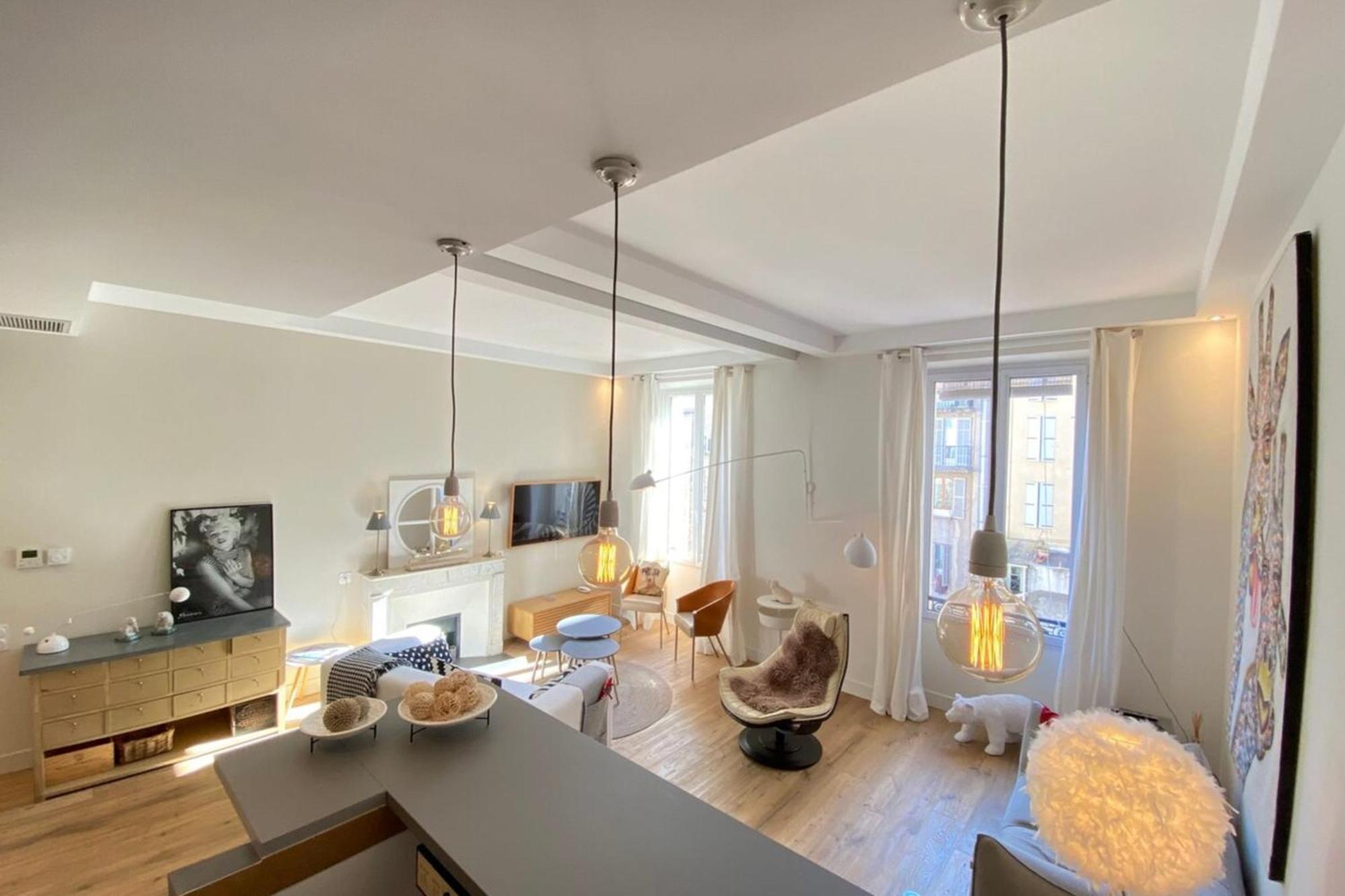 Beautiful 2 Bedrooms 2 Bathrooms Center Of