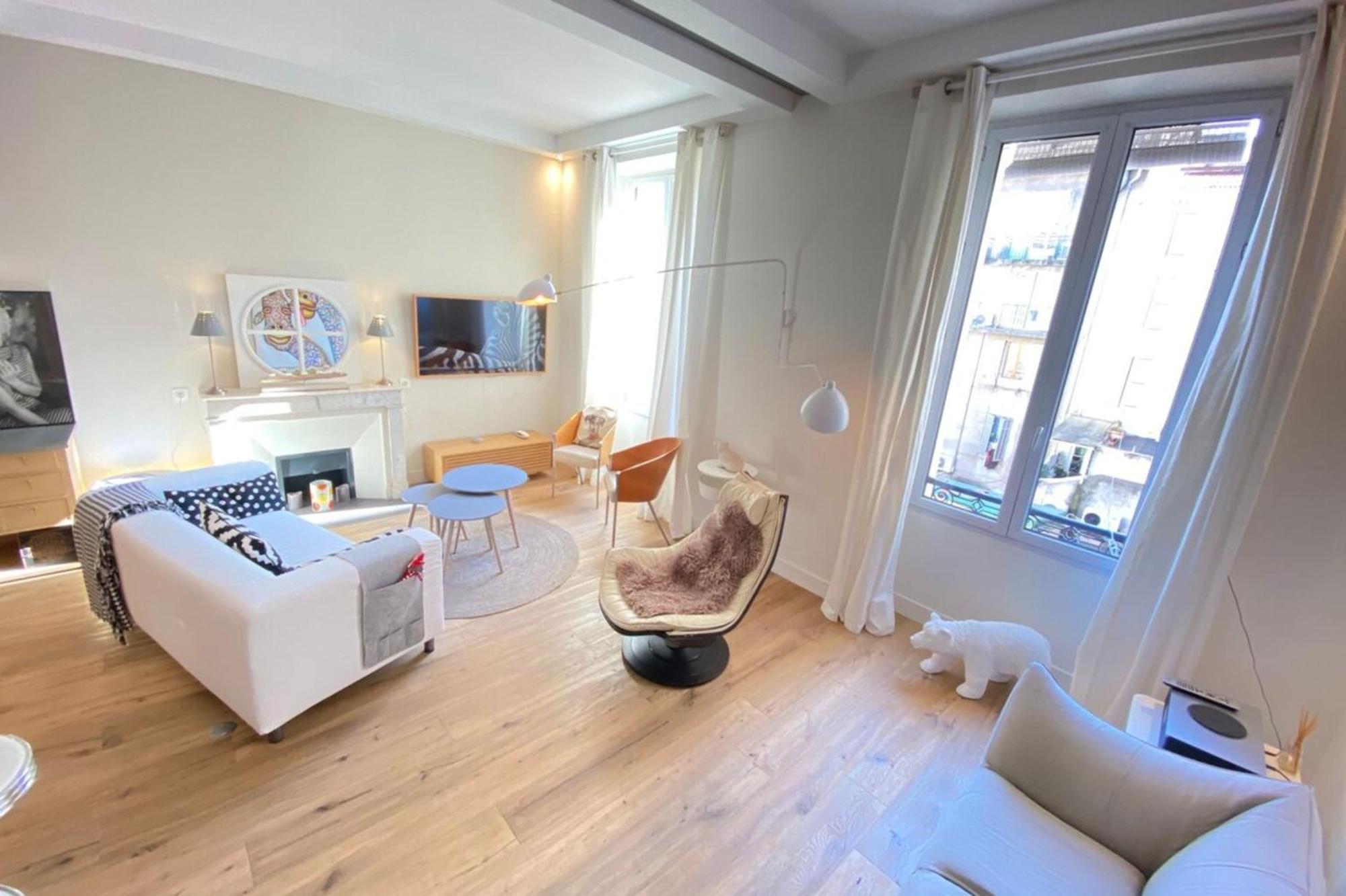 Beautiful 2 Bedrooms 2 Bathrooms Center Of