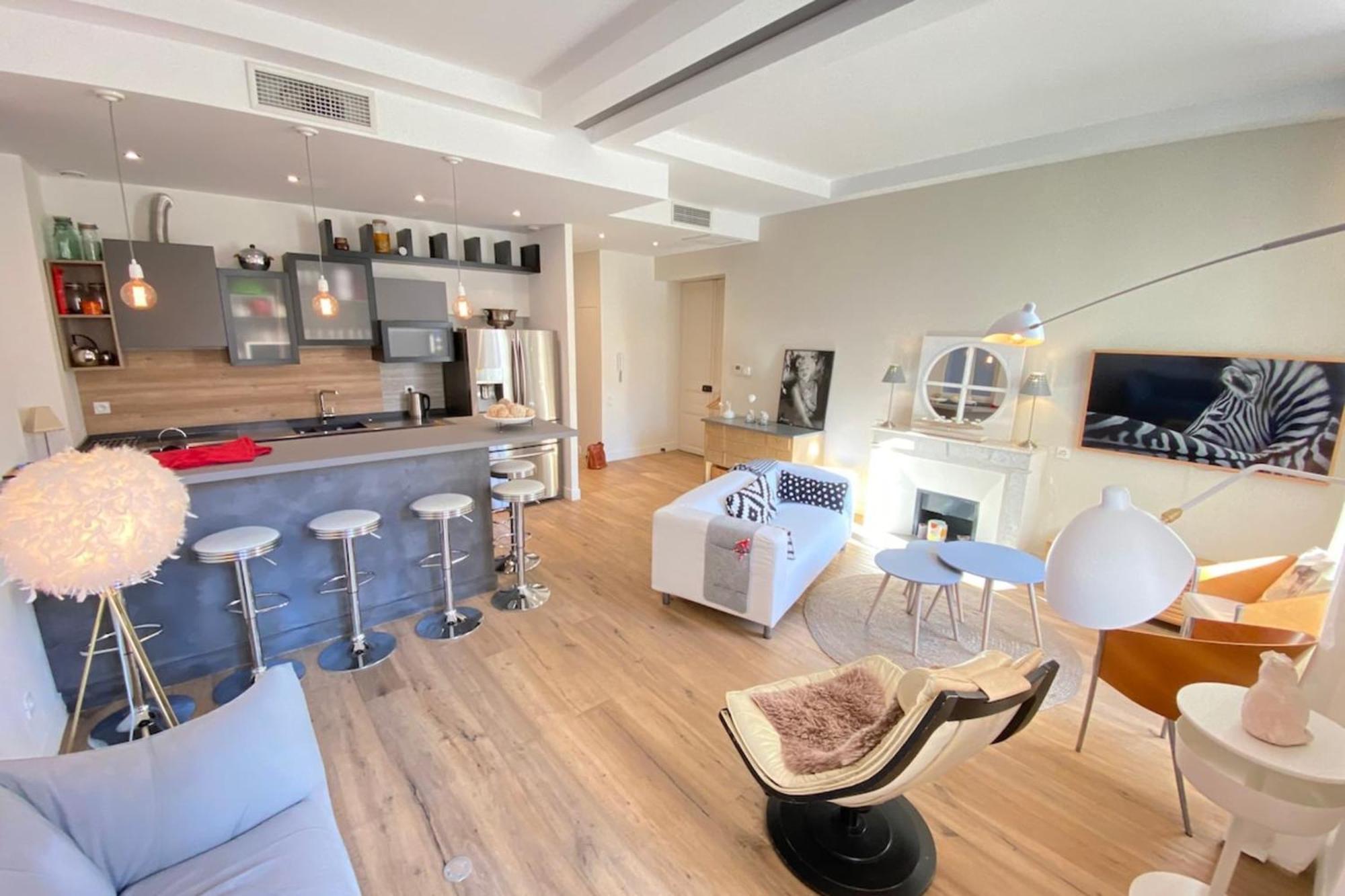 Beautiful 2 Bedrooms 2 Bathrooms Center Of
