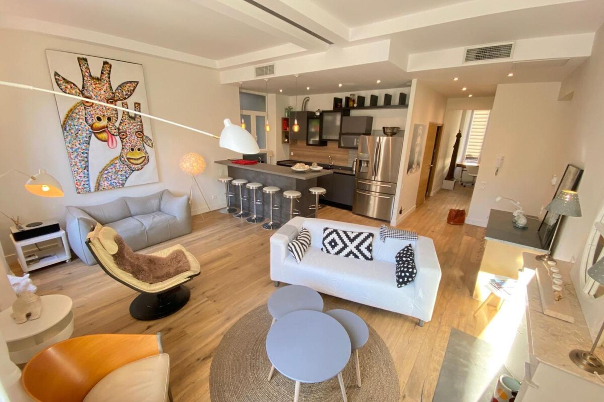 Beautiful 2 Bedrooms 2 Bathrooms Center Of Appartement